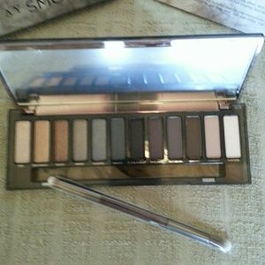 New (in box) Urban Decay Smokey Eye Pallette